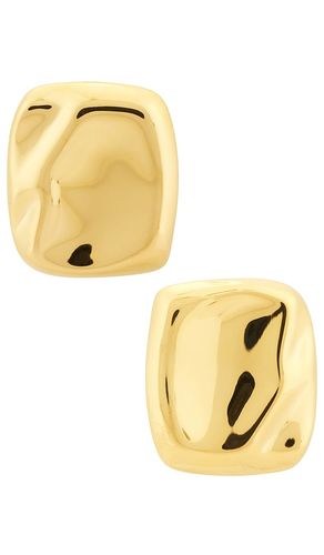 Coral Studs in Metallic - Casa Clara - Modalova
