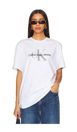 Short Sleeve Hero Monologo Tee in White. - size L (also in M, S, XL/1X) - Calvin Klein - Modalova