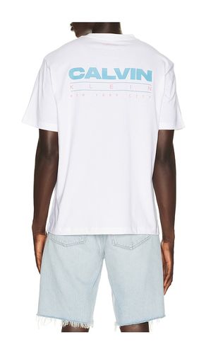 Disc Stack Graphic Tee in . Size L. Also in M, S, XL/1X - Calvin Klein - Modalova
