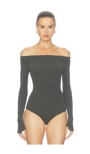 Ballet Off-shoulder Bodysuit in - Commando - Modalova