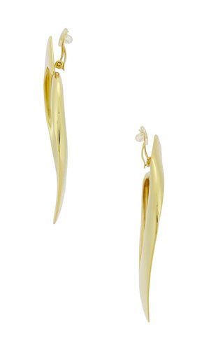 Lola Earring in Metallic Gold - Cult Gaia - Modalova