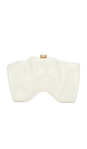 Cult Gaia Scrunch Clutch in White - Cult Gaia - Modalova