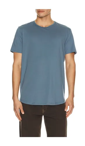 AO Curve Hem Tee in . Size S. Also in XXL/2X - Cuts - Modalova