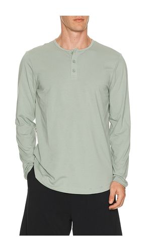 Curve Hem Long Sleeve Henley in . Size M. Also in XXL/2X - Cuts - Modalova