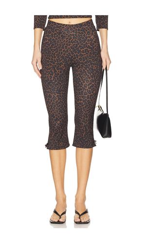 X REVOVLE Caria Capri Printed Pants in Brown. - size L (also in M, S, XS) - GUIZIO - Modalova