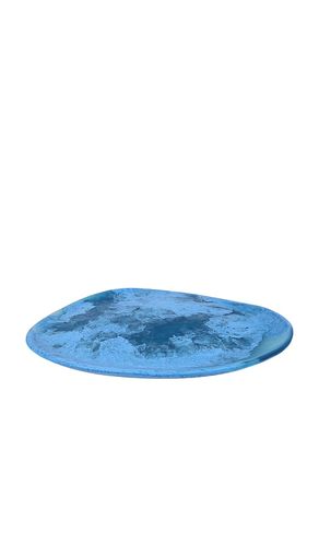 Pebble Plate in Blue - DINOSAUR DESIGNS - Modalova