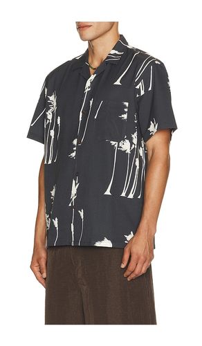 Hurricane Palm Stretch Buttonup in . Taglia S. Also in M, L, XL/1X - Duvin Design - Modalova
