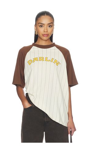 Old Skool Raglan Tee in . Taglia S. Also in M, L - Darlin - Modalova