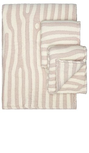 Birch Queen Coverlet Set in Tan - Dusen Dusen - Modalova