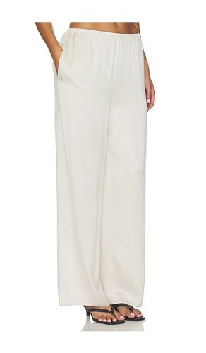 Loretta Wide Leg Washed Silk Pant in . Taglia L. Also in M, S, XL, XS, XXS - EAVES - Modalova