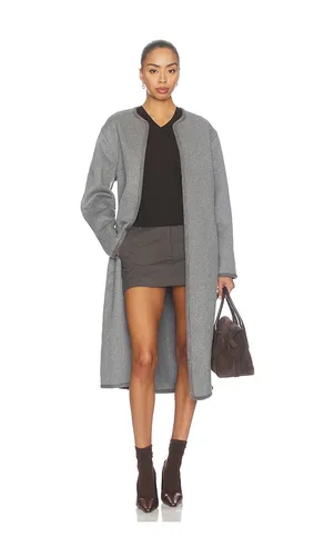 Port Belted Coat in . Taglia M. Also in S, XL, XS - Elodie the Label - Modalova