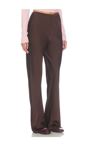 Row Satin Pant in . Taglia L. Also in M, S, XL, XS - Elodie the Label - Modalova