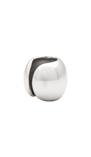 Chunky Metal Ear Cuff in - Ettika - Modalova
