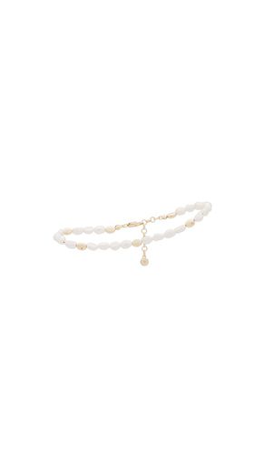 Polished Freshwater Pebble Anklet in Metallic Gold - Ettika - Modalova