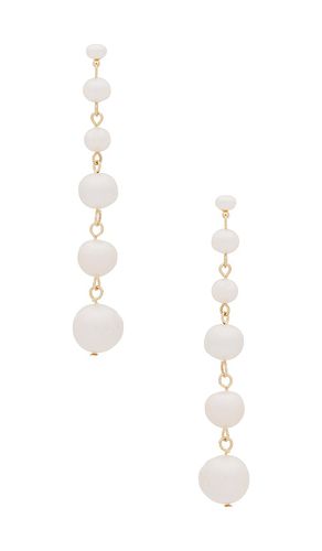 Multi Freshwater Linear Earrings in Ivory - Ettika - Modalova