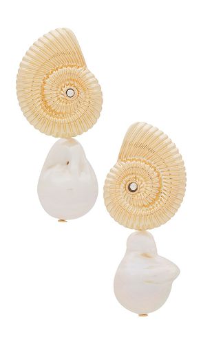 Shell And Pearl Earring in Metallic - Ettika - Modalova