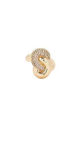 Love Me Knot Ring in Metallic . - size 5 (also in 6, 7, 8) - Ettika - Modalova