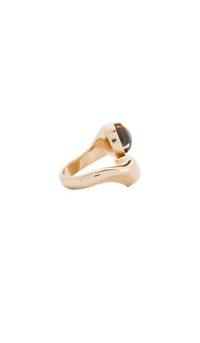 Oval Stone Dome Ring in . Taglia 5. Also in 6, 7, 8 - Ettika - Modalova