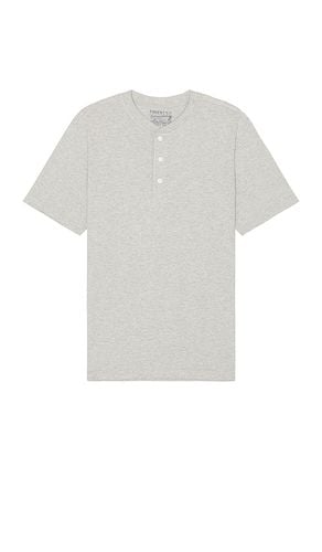 Short Sleeve Sunwashed Henley in Grey. - size L (also in M, S) - Faherty - Modalova