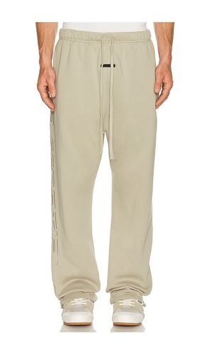 Active Trace Relaxed Sweatpant in . Size M. Also in L - Fear of God ESSENTIALS - Modalova