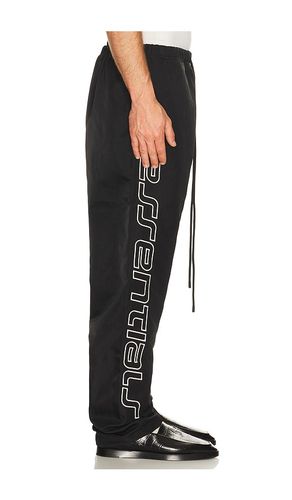 Active Trace Relaxed Drawstring Pant in Black. - size L (also in M, S, XL/1X) - Fear of God ESSENTIALS - Modalova