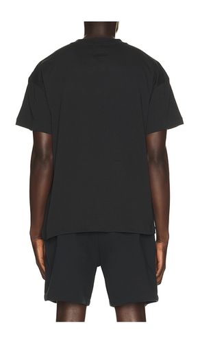 Tee in . Size L. Also in M, S, XS - Fear of God ESSENTIALS - Modalova