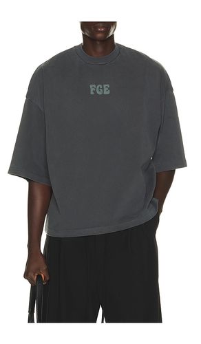 Merch Tee in . Size S. Also in M, L, XL/1X - Fear of God ESSENTIALS - Modalova