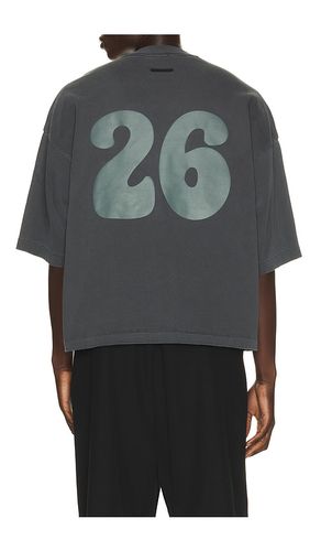 Merch Tee in . Size S. Also in M, L, XL/1X - Fear of God ESSENTIALS - Modalova