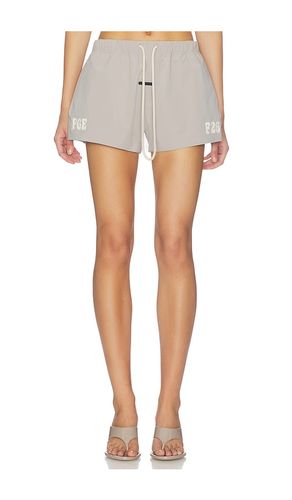 Running Short in . Size L. Also in M, S, XS - Fear of God ESSENTIALS - Modalova