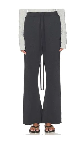 Flare Pant in . Size L. Also in S, XXS - Fear of God ESSENTIALS - Modalova