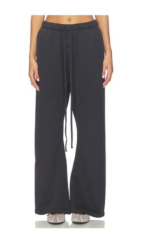 Flare Sweatpant in . Size M. Also in S, XS - Fear of God ESSENTIALS - Modalova