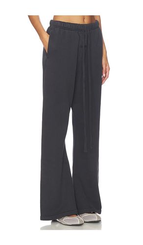 Flare Sweatpant in . Size M. Also in S - Fear of God ESSENTIALS - Modalova