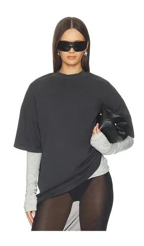 Signature 90's Fit Tee in . Size M. Also in XS - Fear of God ESSENTIALS - Modalova