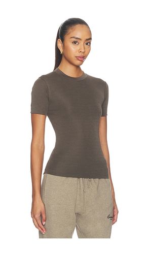 Fitted Short Sleeve Tee in . Size M. Also in S, XS - Fear of God ESSENTIALS - Modalova