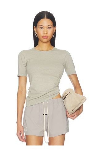 Slim Classic Tee in . Size L. Also in M, S, XS - Fear of God ESSENTIALS - Modalova