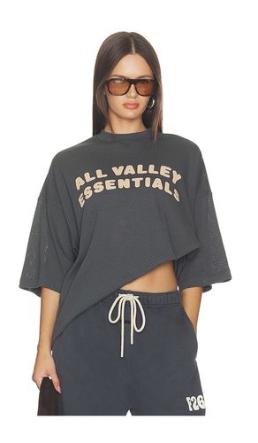 Merch Tee in . Size M. Also in S, XS - Fear of God ESSENTIALS - Modalova