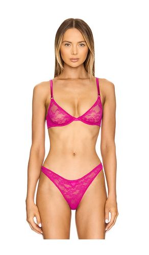 Le Stretch Lace Demi Bra in Fuchsia. - size 32B (also in 32C, 34B, 34C, 34D, 36C, 36D) - fleur du mal - Modalova