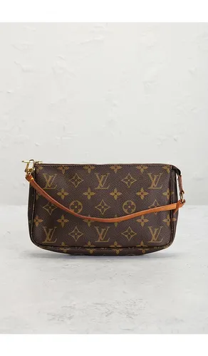 Louis Vuitton Monogram Pochette Accessoires Shoulder Bag in - FWRD Renew - Modalova