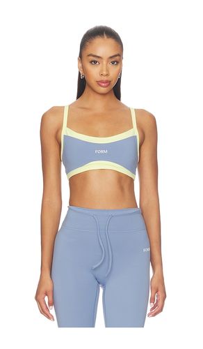 Scoop Contrast Sports Bra in Blue. - size S (also in XS) - FORM - Modalova