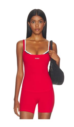 Layered Cami Top in Cherry, Navy, & White in . Größe M. Also in S, XS - FORM - Modalova