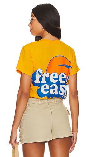 Camiseta en color amarillo talla L en - Yellow. Talla L (también en M, S, XL/1X) - Free & Easy - Modalova