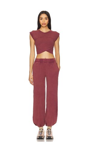 X FP Movement Hot Shot Crossover Set in Burgundy. - size L (also in XL) - Free People - Modalova