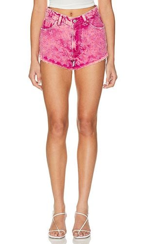 Mixed Emotions Hi Lo Short in Fuchsia. - size 24 (also in 25, 26, 27, 28, 29, 30, 31, 32) - Free People - Modalova