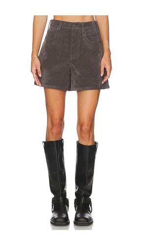 SHORTS AUS VELOURSLEDERIMITAT TIPPI in . Größe 24. Also in 31 - Free People - Modalova