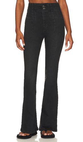 X We The Free Jayde Flare Jeans in Black. - size 30 (also in 32) - Free People - Modalova