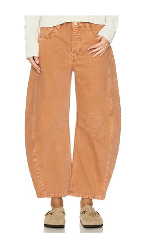 MID-RISE-JEANS MIT BARREL-BEIN GOOD LUCK in . Size 25, 26, 27, 28, 29, 30, 31 - Free People - Modalova