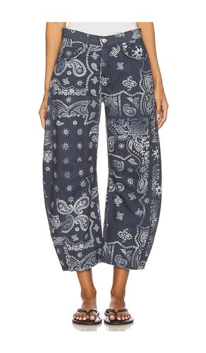 BARRELJEANS MIT PRINT GOOD LUCK in . Größe 24. Also in 25, 26 - Free People - Modalova