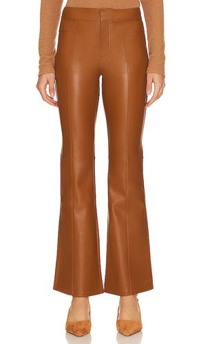 Uptown High Rise Faux Leather Pant in . Taglia 12, 6 - Free People - Modalova