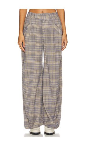 Tegan Barrel Trouser in Grey. - size 0 (also in 10, 2, 4, 6, 8) - Free People - Modalova