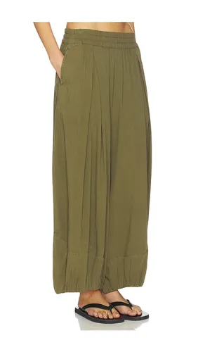 Moonflower Ballon Pant in Olive. - size M (also in S, XS) - Free People - Modalova